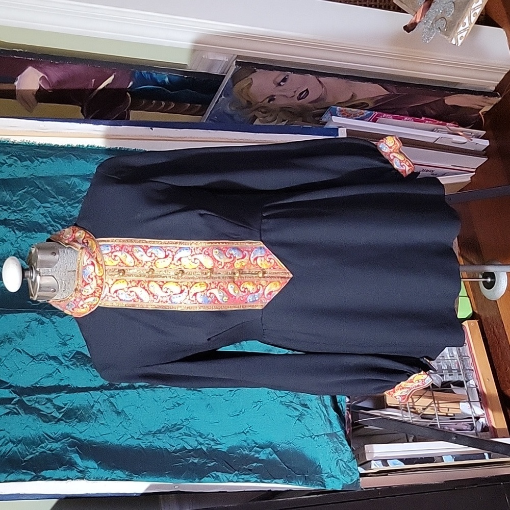 Fabulous Vintage Blouse! Red & Gold Metallic